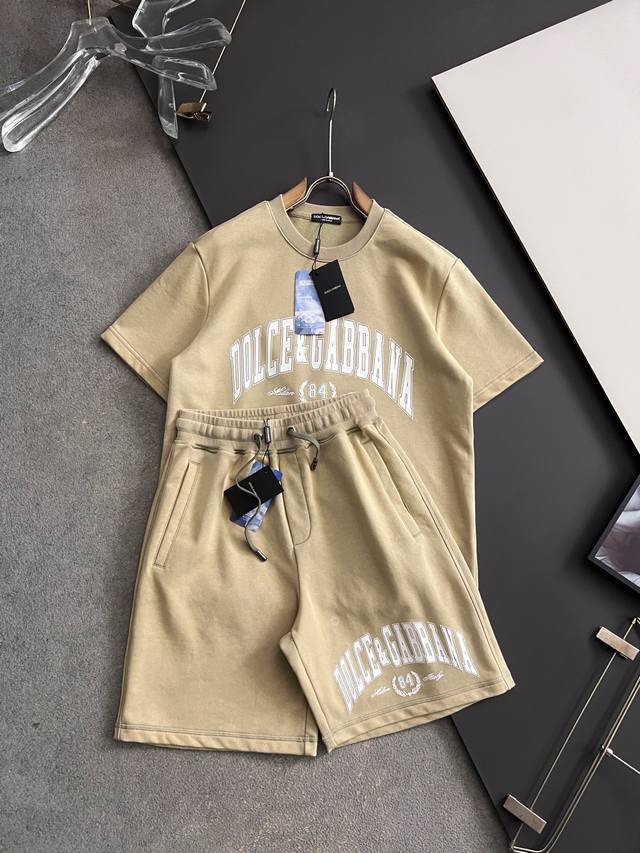 年保Dg*2026套装独家 新品慵懒宽松特软毛圈卫衣短袖！黑科技亲肤触感 爆款现货春夏短袖，简约基础衣橱神器， 休闲百搭必备款 做工走线质感一流，三色推荐 修身