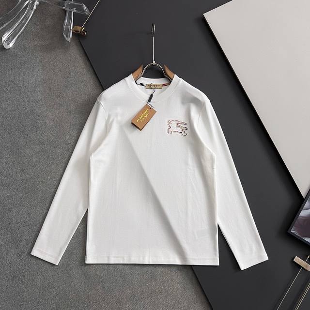 年保Bur*，2025Ss秋冬最新品打底衫狠货专柜同步有售，特级莱赛尔桑蚕丝混合锻造内织带嵌条非常高档，时尚休闲圆领长袖T恤，顶级刺绣压花工艺字母图案Logo，