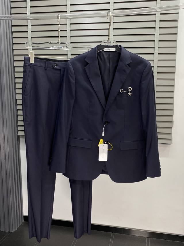 支持跨年售后！ 套。单西P600、西裤P300。Dior迪奥春秋新款西服套装，外贸公司订单 简约休闲西装外套，独家专供进口原版聚酯纤维面料，透气柔软保暖性很强，