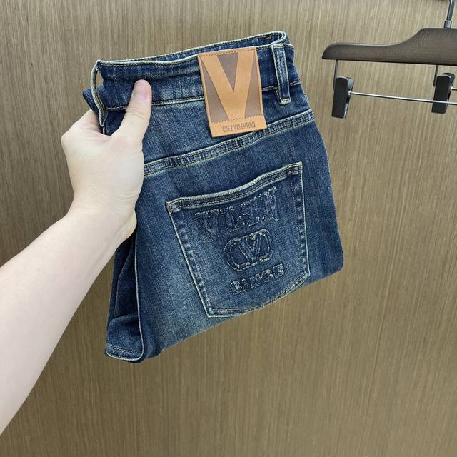 支持年后 秋冬 Vltn 高端牛仔 25Ss秋冬最新款原单牛仔裤 柜台同步发售 原版定制复刻 客供五金辅料 原单品质 进口牛仔面料重工洗水 做工走线精细 上身绝