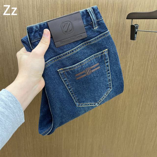 支持年后 秋冬 Zz 2540秋冬新品休闲牛仔裤 官网同步发售，裤身工艺设计，进口客供辅料、面料定制，代工厂P出品免检！每个细节做到极致，原版五金配件，潮范十足