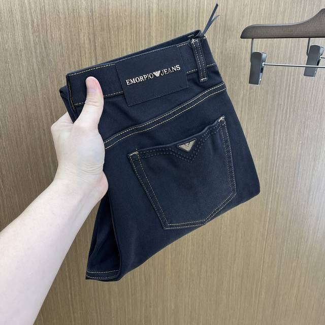 支持年后 秋冬 Aj 2540秋冬新品休闲牛仔裤 官网同步发售，裤身工艺设计，进口客供辅料、面料定制，代工厂P出品免检！每个细节做到极致，原版五金配件，潮范十足