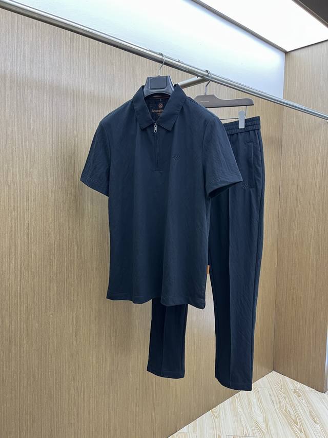 早春 套 Zz 2540春夏新款简约休闲套装 精选新疆长绒棉 纱线环保染色定型 面料洗水上身软软舒适 多元化搭配 符合眼下时尚前沿的创新趋势 复古与现代化元素的