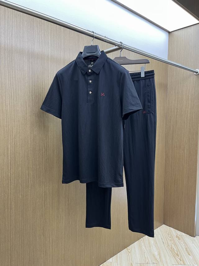 早春 套 Kiton 2540春夏新款简约休闲套装 精选新疆长绒棉 纱线环保染色定型 面料洗水上身软软舒适 多元化搭配 符合眼下时尚前沿的创新趋势 复古与现代化