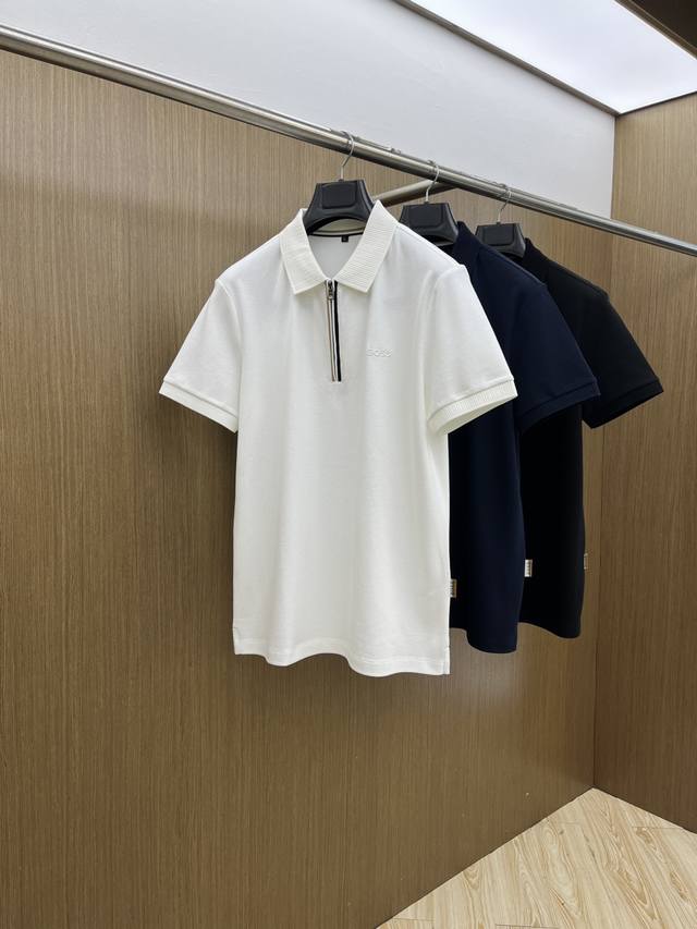 早春 Boss 2540早春新款男士标识短袖Polo衫，延续经典商务休闲翻领Polo恤.该款Polo衫采用丝光双面棉质珠地面料制成，隽永设计可跨越时尚潮流。经典