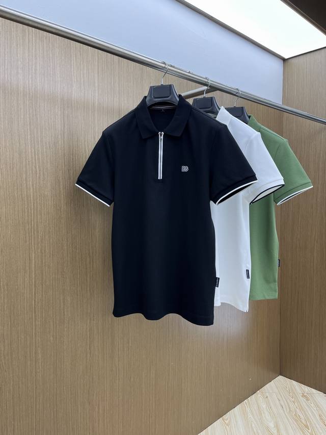 早春 Dg 2540早春新款男士标识短袖Polo衫，延续经典商务休闲翻领Polo恤.该款Polo衫采用丝光双面棉质珠地面料制成，隽永设计可跨越时尚潮流。经典款型