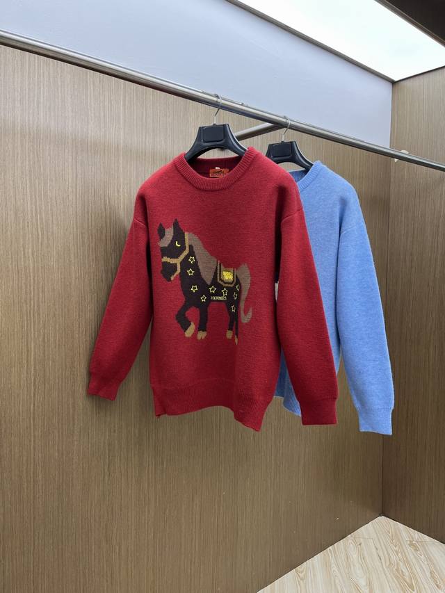 支持年后 秋冬 Her 2540秋冬新款原单男士圆领针织毛衣 红色喜庆系列高端定制 时尚百搭 提花刺绣字母Logo图案设计 定制进口美丽奴羊毛面料，面料柔软穿着