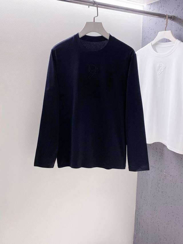 支持年后 Dg~胸前立体Logo标识贴花圆领长袖T恤 DDD 25早秋新品 DDD 胸前立体Logo标识贴花圆领长袖T，一件独具匠心的T恤助你在人群中脱颖而出