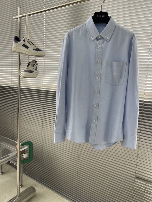 支持年后 DDD -Gvc 口袋标识剌绣Logo牛津纺衬衫。贝壳明扣款，订织牛津纺全棉面料质感很好。 DDD 码数：S M L Xl Xxl DDD 肩宽