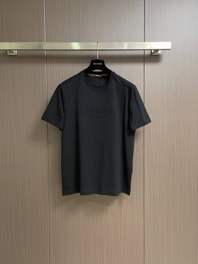 支持年后售后 DDD Zegna 2026Fw早春新品圆领短袖T恤，时尚休闲打底衫，进口优质面料打造，非常贴身柔软，胸前Logo标识，简约易搭配，早春单穿打底必