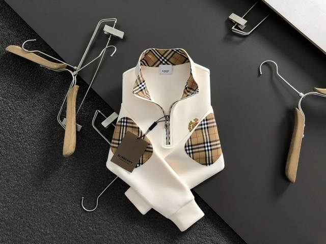 Bbr*合身版型M-Xxxl DDD 2025秋冬云柔系列拉链格纹补丁设计融合勋章Logo内里拉绒时尚百搭立领卫衣长袖，精致工艺专柜面料，顶级元素融合打造，3标