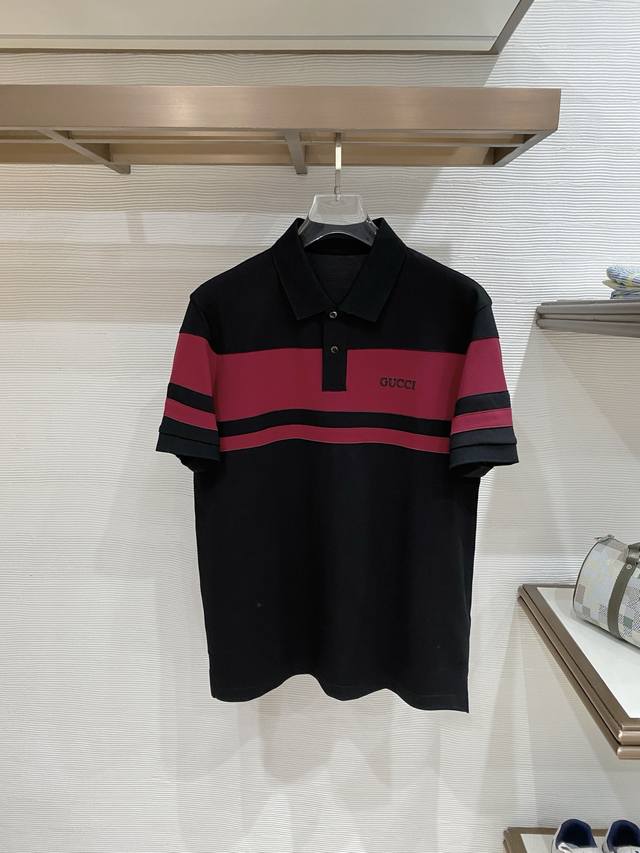 古驰 *2026春夏新品翻领Polo短袖 时尚单品设计，更加时尚舒适，高标准定制，上身非常有型，奢华品牌经典Logo图案 客供辅料，客供进口舒适透气面料质感非常