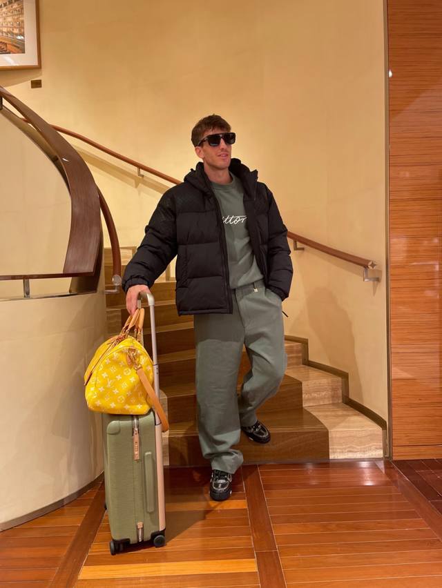 也是顶级货 DDD 上身效果｜Louis Vuitton 拼接 Monogram全新立体提花连帽羽绒外套 连帽可脱卸 可变立领夹克 DDD