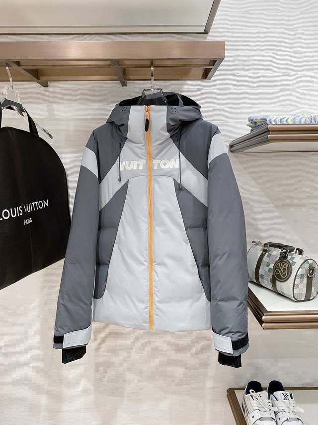 支持年后 。顶级鹅绒 顶级版本 欢迎对比 DDD 特级羽绒Louis Vuitton Lv3390秋冬新款Ski滑雪系列灰色潮流长袖连帽拉链羽绒服.Ecodow