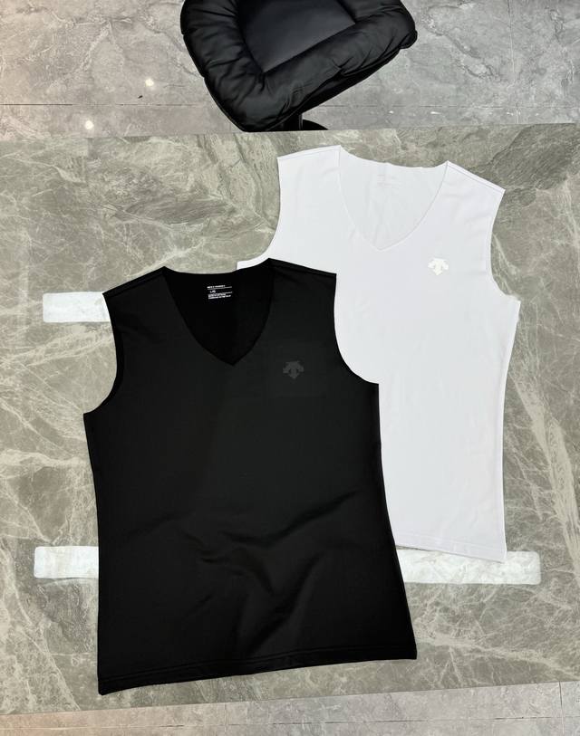 Descente迪桑特秋冬保暖背心 DDD 内里拉毛.S-3Xl 修身版型！ DDD
