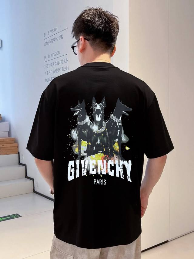Givench*纪梵希潮牌新款圆领Tee.男女同款～爆款必推 胸口定制爆裂纹字母印花工艺.后背大文章.大图形潮人烫画设计减龄搭配.色彩搭配时尚好看.整体效果年轻