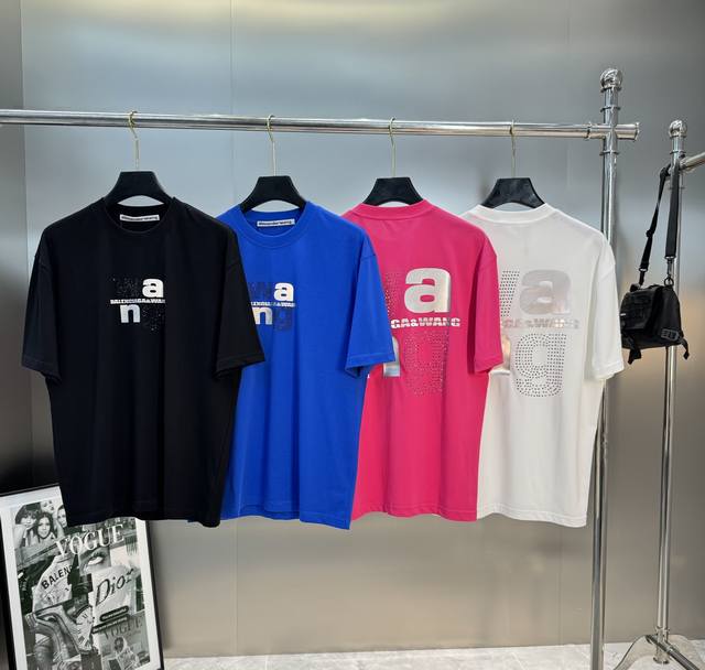 Alexa*Wang新款亚历山大王潮牌圆领T恤.潮牌T恤！男女同款～不同工艺呈现不一样的视觉感受，高温烫画大Wang，搭配烫钻工艺.层层有玄机.非常帅的轮廓将纽