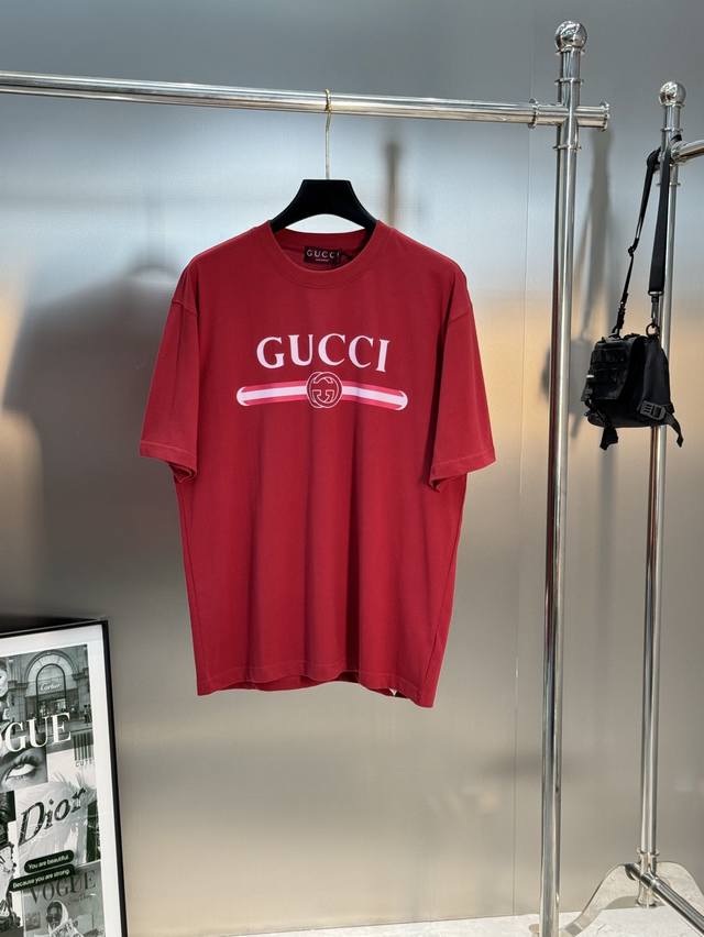 Gucc*潮牌新款潮牌圆领T恤.男女同款～潮人必备！胸前定制品牌图形烫画工艺.经典Gucci字母撞色设计.减龄搭配.色彩搭配时尚好看.整体效果年轻有活力！优选