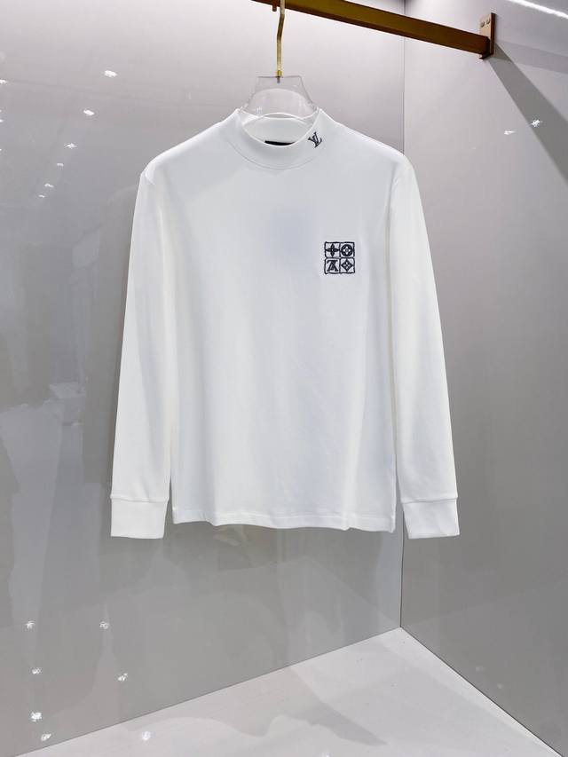 支持年后退换 Lv 2025秋冬专柜新款 时尚休闲打底衫长袖T恤，精选进口高密度双面拉架棉面料，精致原版Logo打造，舒适性与透气性兼优，柔软抗皱弹性和垂性极佳