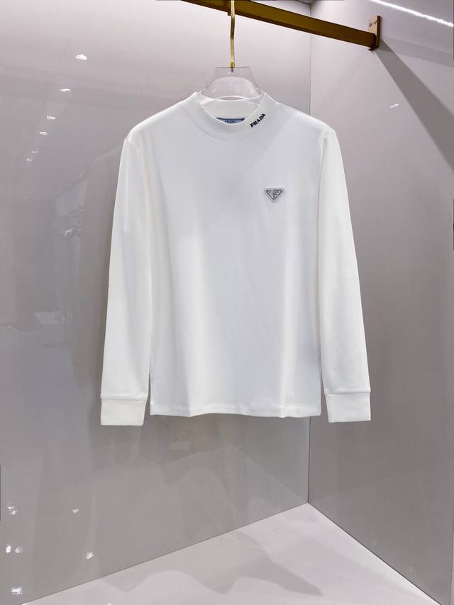 支持年后退换 普拉达 Prada 2025秋冬专柜新款 时尚休闲打底衫长袖T恤，精选进口高密度双面拉架棉面料，精致原版Logo打造，舒适性与透气性兼优，柔软抗皱