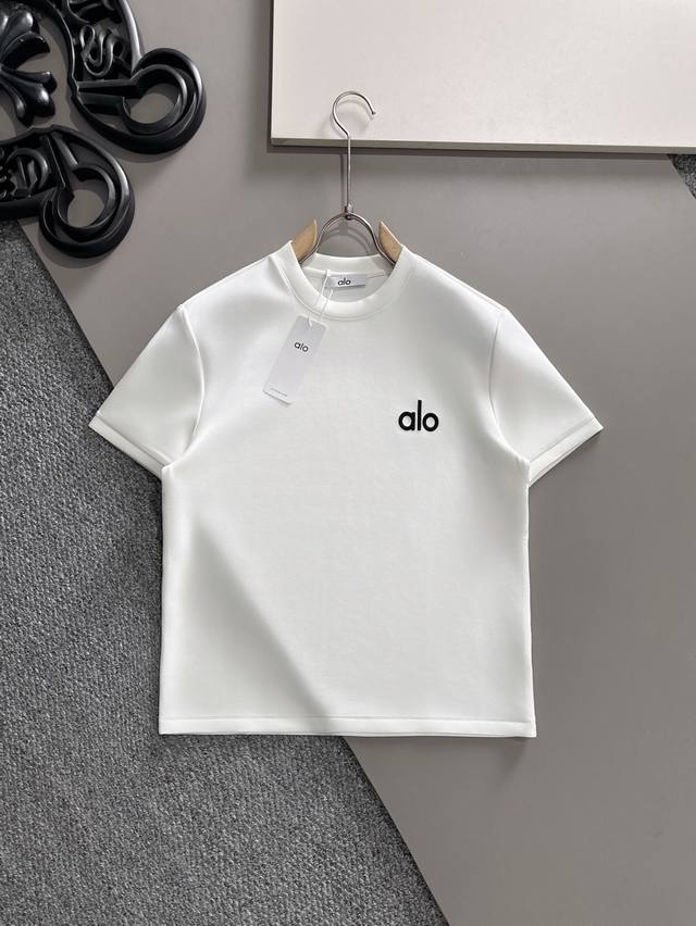 支持年后退换 Alo 2025秋冬太空棉字母刺绣Logo时尚百搭打底圆领短袖衫，精致工艺面料，顶级元素融合打造，经典短袖3标齐全，潮男时尚，无论是上身舒适度还是