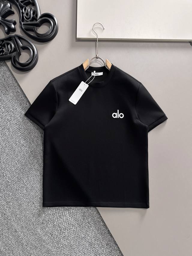 支持年后退换 Alo 2025秋冬太空棉字母刺绣Logo时尚百搭打底圆领短袖衫，精致工艺面料，顶级元素融合打造，经典短袖3标齐全，潮男时尚，无论是上身舒适度还是