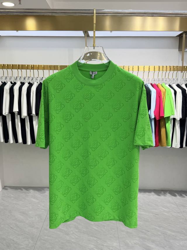 罗意威 2026春夏 高阶定制T恤 DDD 核心面料：秘鲁进口匹马棉 × 顶级丝光工艺 DDD 核心体感：蚕丝般柔滑，卓越透气不闷热 DDD 核心工艺：重工立体