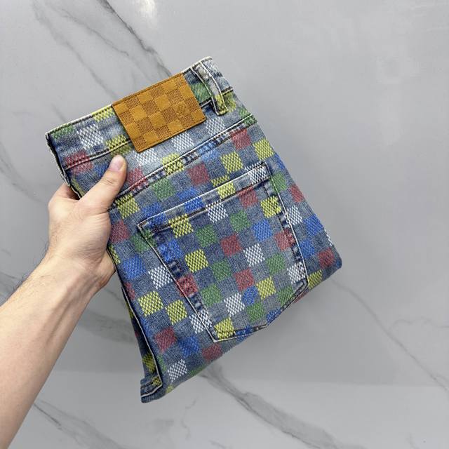 Lv路易威登 高端定制、26春季最新款洗水牛仔裤 柜台同步发售 Logo印花设计 原版定制复刻 客供定制辅料 原单品质 进口固色弹力面料 透气舒适。做工走线精细