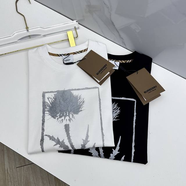 Burberry巴宝莉 2026春夏新款Logo印花短袖 官网同款T恤 双纱纯棉面料 多元化搭配 迎合眼下时尚前沿的创新趋势 复古与现代化元素的碰撞 极端的暴力