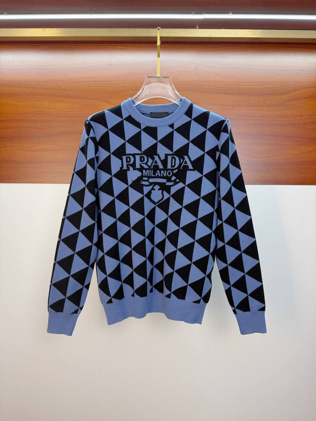 支持年后退换 普拉达25Ss秋冬 新品 毛衣专供狠货，进口原版科技羊毛精纺！精细针织一体，色彩混织纯手工技艺呈现 档次极高，凸显衣着品味与奢华 工艺精湛！定制原