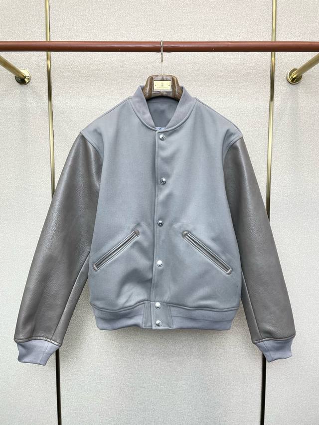 支持跨年售后！ 。Dior迪奥砸锅卖铁都要上的新款最新时尚夹克 刺绣罗纹衣领拼皮夹克外套 经典设计感与颜值爆棚的外套，品质更是无法挑剔品控可以直接入手，不容过错