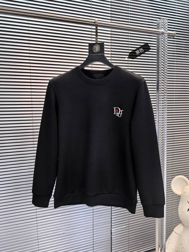 可年后退换。 迪奥精品刺绣2530秋冬衣橱必备！空气层手感圆领长袖卫衣！婴儿般肌肤触感，面料：莫代尔+棉。云朵般非常柔软，上身亲肤感极好！！面料带有很好的弹力，