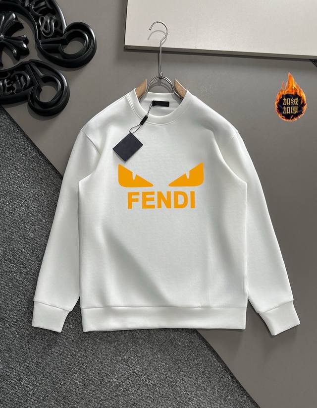 支持年后退换。 芬迪 立体硅胶工艺 高版2025专柜加绒卫衣面料采用380克棉，螺纹采用1*1配套螺纹 同缸定染配色 面料经过水洗与固色和加柔工艺 有效固定衣服