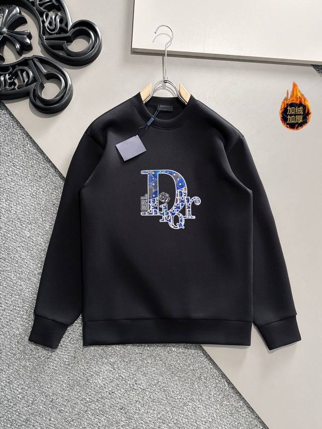 支持年后退换。 迪奥 立体硅胶工艺 高版2025专柜加绒卫衣面料采用380克棉，螺纹采用1*1配套螺纹 同缸定染配色 面料经过水洗与固色和加柔工艺 有效固定衣服