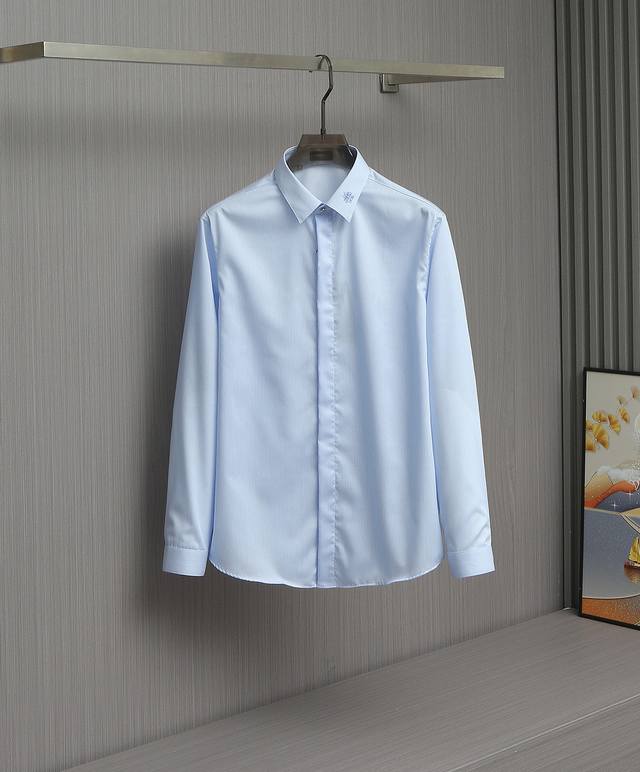 新品 -Cd.Homme家族男士时装款条纹休闲长袖衬衫，贸易公司洋行货，26年早春新品，属于明星级Top人气的一款单品！ DDD 该款单品整体的设计风格延续了C