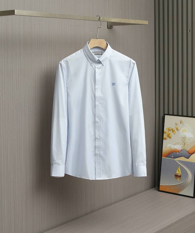 新款上架啦！ 意大利顶尖男装品牌，康纳利Canali 低调奢华有内涵，不显山不露水的品味格调，面料裁剪和领型的精致程度有目共睹。。。面料溢达秋冬专供色织格仔，胸