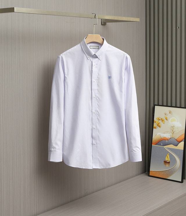 新款上架啦 意大利顶尖男装品牌，康纳利Canali 低调奢华有内涵，不显山不露水的品味格调，面料裁剪和领型的精致程度有目共睹。。。面料溢达秋冬专供色织格仔，胸前