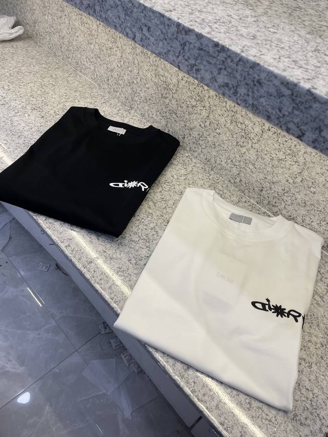 Cd迪澳26-X臻尚新品上架春夏首发专柜品相完美 最新款短袖圆领T恤高端订制 设计前卫时尚！品牌Logo重工艺设计高端定制长绒欧棉180克面料手感柔软.穿着舒适