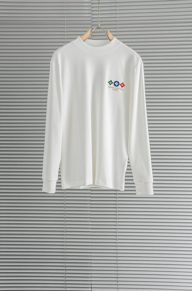 New#可年后 DDD L V26Fw秋冬新款 立体刺绣男士长袖T恤衫#把重心都放在了面料上，表面清晰可见的细格肌理，足以凸显出它的高级质感，耐磨抗皱垂感佳，透