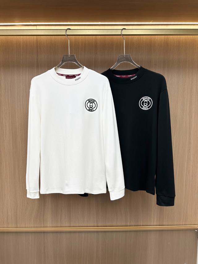 新品 支持年后退换 香港贸易公司订单. 2025秋冬Gu*Ci 刺绣标识加绒加厚半高领长袖T恤打底衫 元素性的Logo徽章凸显休闲时尚魅力,依然独领时尚风骚.内