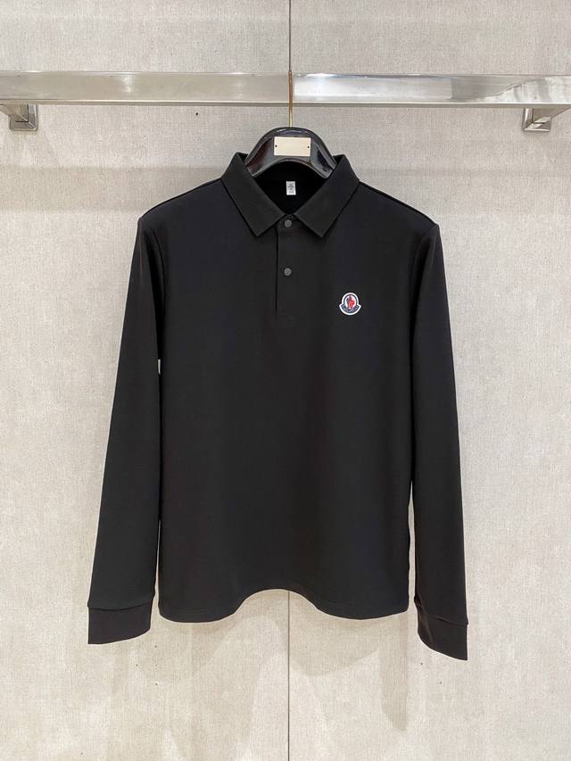 蒙口 25Ss 新品 Polo打底衫爆款 超前卫设计风格 细腻舒适 穿着非常轻便不易起皱。多重重工艺 整体的设计颇具视觉感，上身休闲有型，有一定的挺括度，绝对走