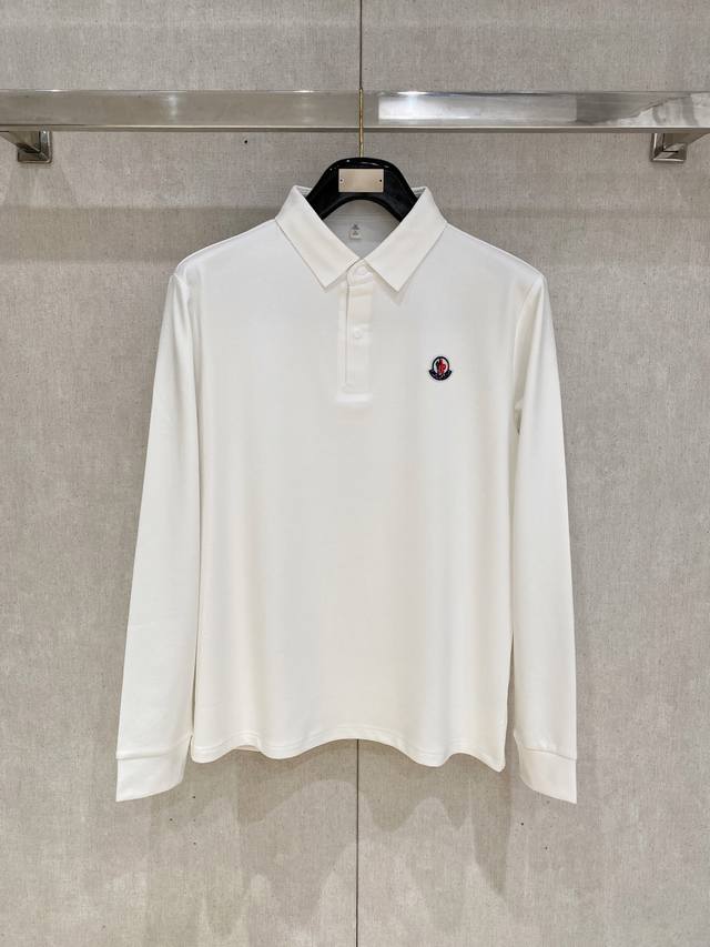 蒙口 25Ss 新品 Polo打底衫爆款 超前卫设计风格 细腻舒适 穿着非常轻便不易起皱。多重重工艺 整体的设计颇具视觉感，上身休闲有型，有一定的挺括度，绝对走
