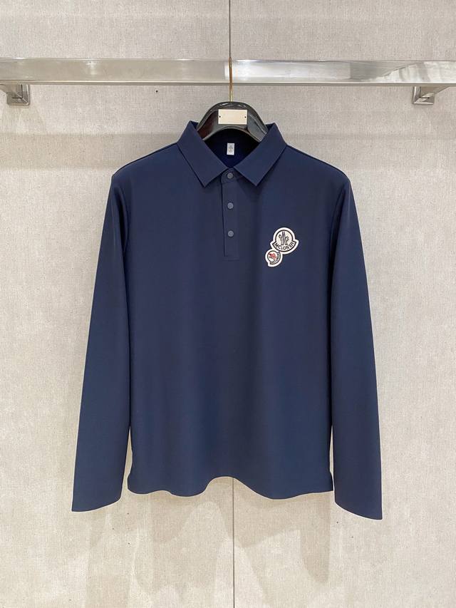 蒙口 25Ss 新品 Polo打底衫爆款 超前卫设计风格 细腻舒适 穿着非常轻便不易起皱。多重重工艺 整体的设计颇具视觉感，上身休闲有型，有一定的挺括度，绝对走