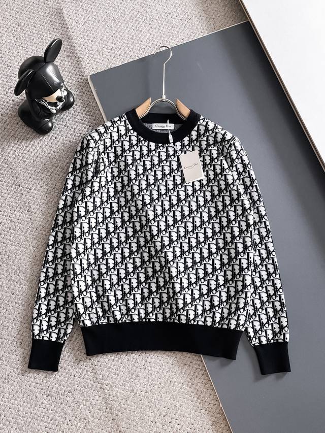 迪奥 2025秋冬新款羊毛毛衣 高品质意大利进口羊毛混纺面料，高密度针织，时尚百搭毛衣，帅气十足。经典Logo标志 更耐穿更加不易变形，专柜版型，各种风格都能轻