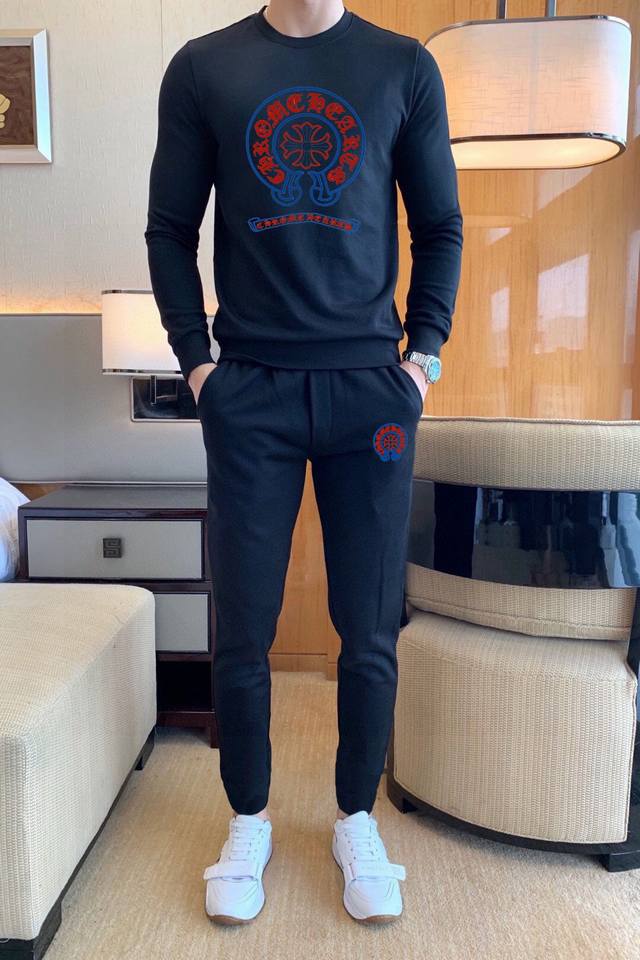 年后 直 品牌：克罗心 胖子福音 爆款套装来袭 专注官网原版 2025全新爆款卫衣套装 原单狠货倾注顶级设计师的精心之作 就为一个贴合、完美的上身效果 全天然优