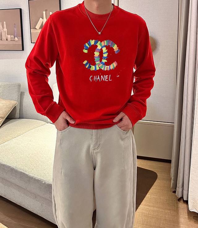 年后 直 品牌: 香奈儿 胖子福音 2025Ss秋冬款最新款长袖圆领卫衣，官网同步发售 清爽透气 采用顶极天丝罗马 舒适柔软 3D立体清晰 时尚感超好 送礼自留