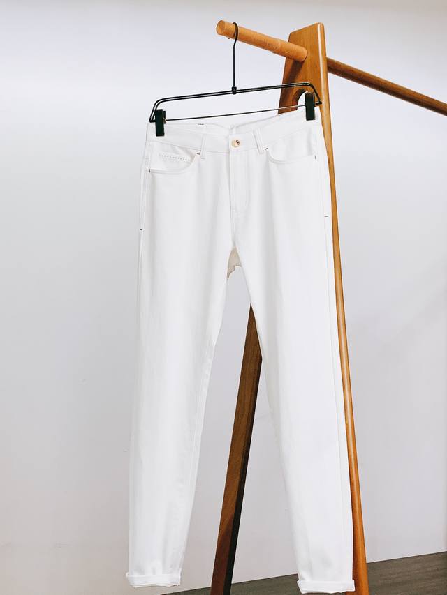 年后 DDD Isaia 伊塞亚 2025Fw早秋新品 DDD 男士时尚休闲裤，臻选优质面料打造，贴身舒适，独特设计，缔造简约线条感，版型不挑人，客供五金装饰辅