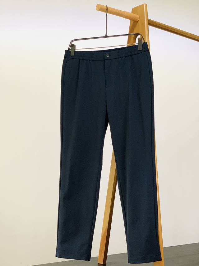 年后 P上衣 ，裤子280 DDD Loropiana L.P2620Fw早秋新品 DDD 奢品格调，Lp男士套装演绎意式优雅。 DDD 上衣采用翻领设计，利落