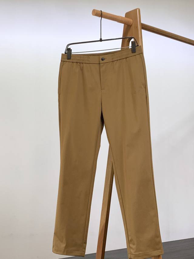 年后 P上衣 ，裤子280 DDD Loropiana L.P2620Fw早秋新品 DDD 奢品格调，Lp男士套装演绎意式优雅。 DDD 上衣采用翻领设计，利落