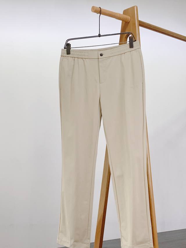 年后 P上衣 ，裤子280 DDD Loropiana L.P2620Fw早秋新品 DDD 奢品格调，Lp男士套装演绎意式优雅。 DDD 上衣采用翻领设计，利落